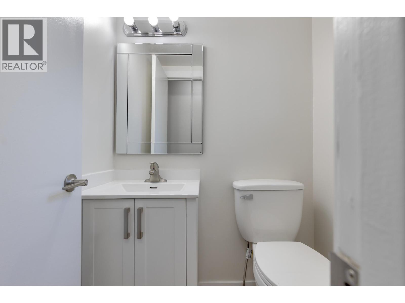Photo 12 of 31 — 4206-4210 1ST AVENUE · Prince George, BC