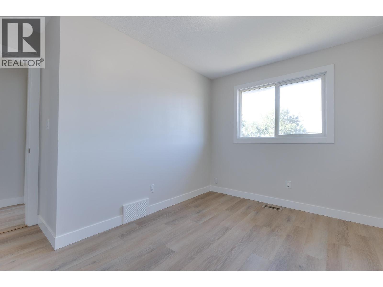 Photo 20 of 31 — 4206-4210 1ST AVENUE · Prince George, BC
