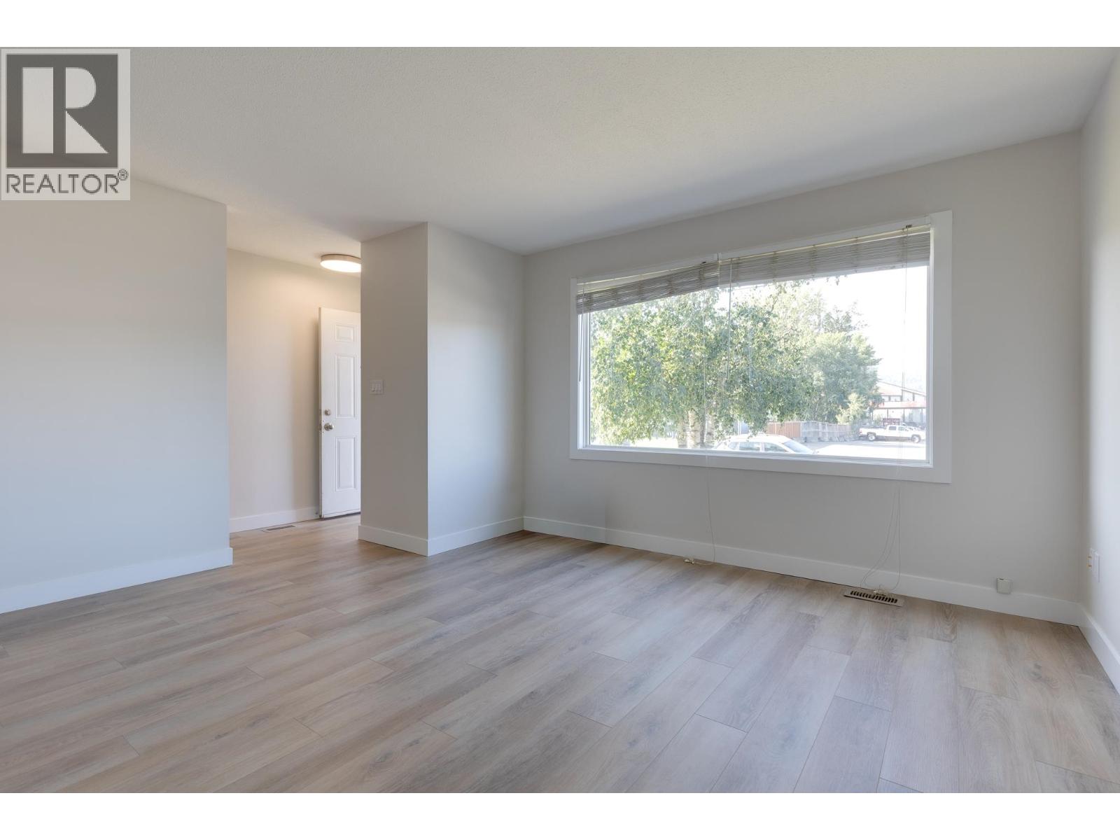 Photo 8 of 31 — 4206-4210 1ST AVENUE · Prince George, BC