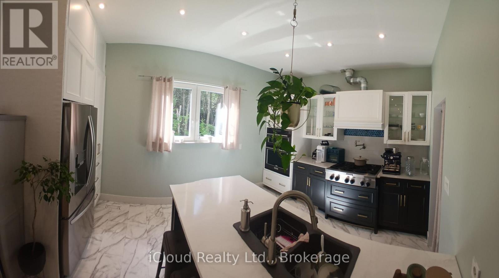 2216 Champlain Road — photo 16