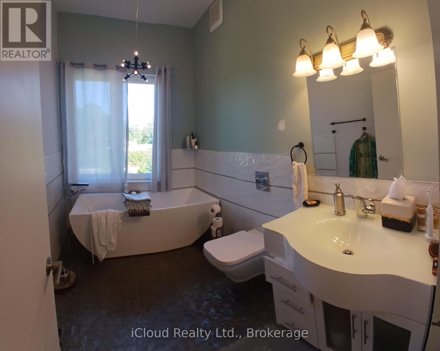 2216 Champlain Road — photo 11