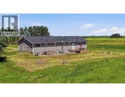 Living room - 17431 Township Road 444, Rural Camrose County, AB T0B3Y0 Photo 6