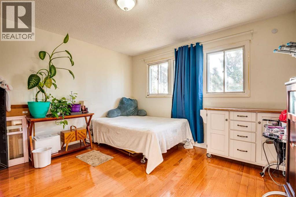 Listing photo – 418 School Road, Trochu