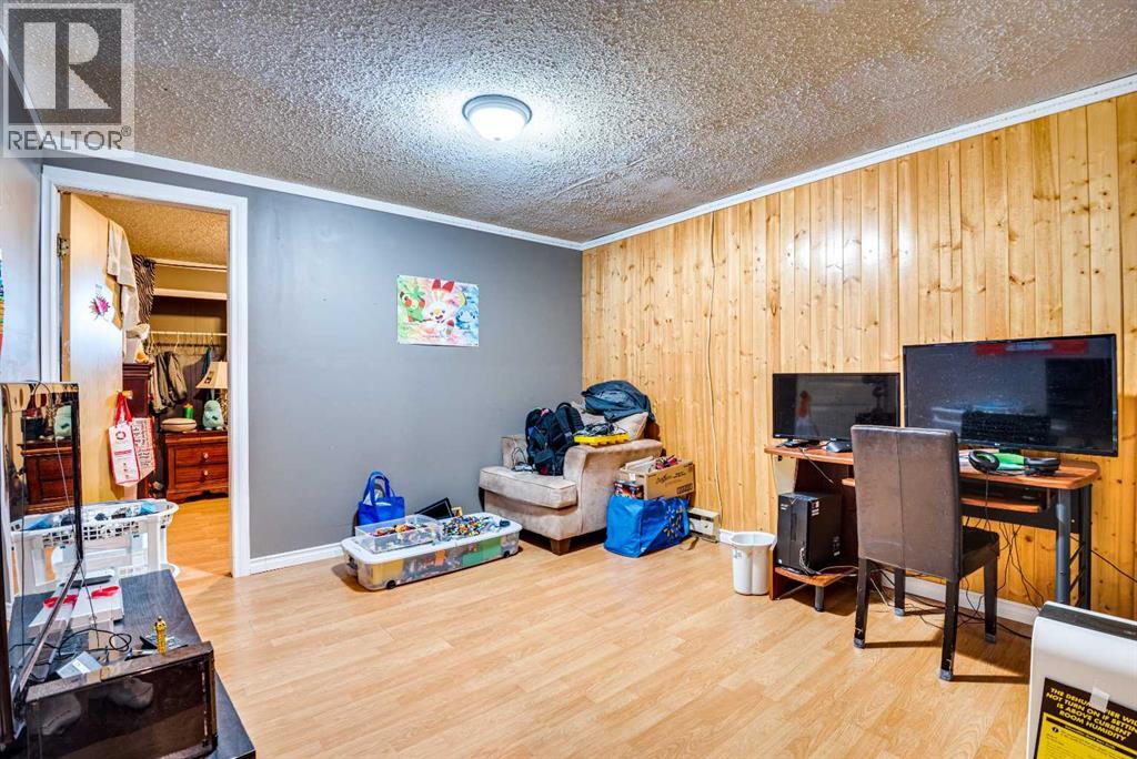 Listing photo – 418 School Road, Trochu