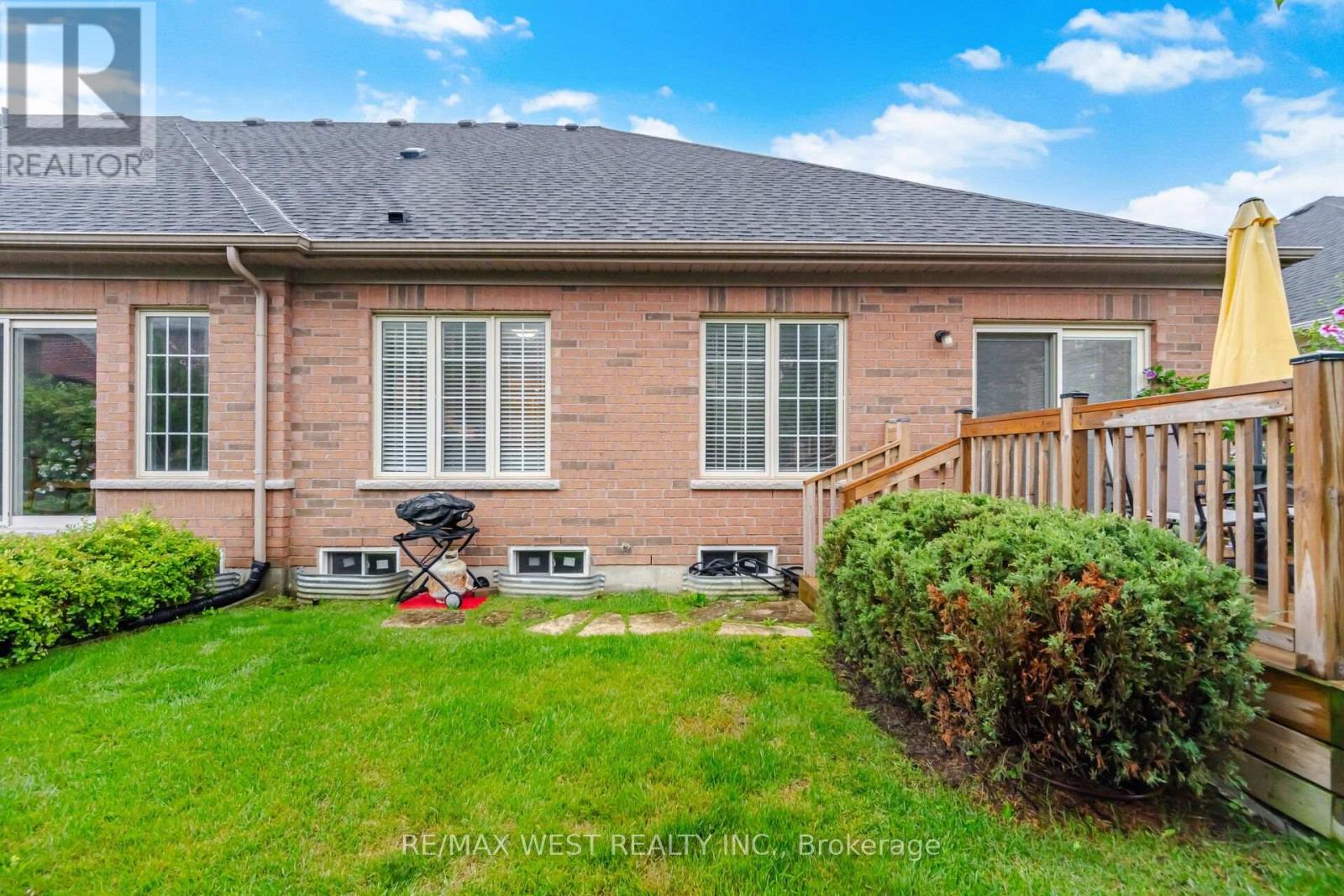 12 MUZZO DRIVE - 36