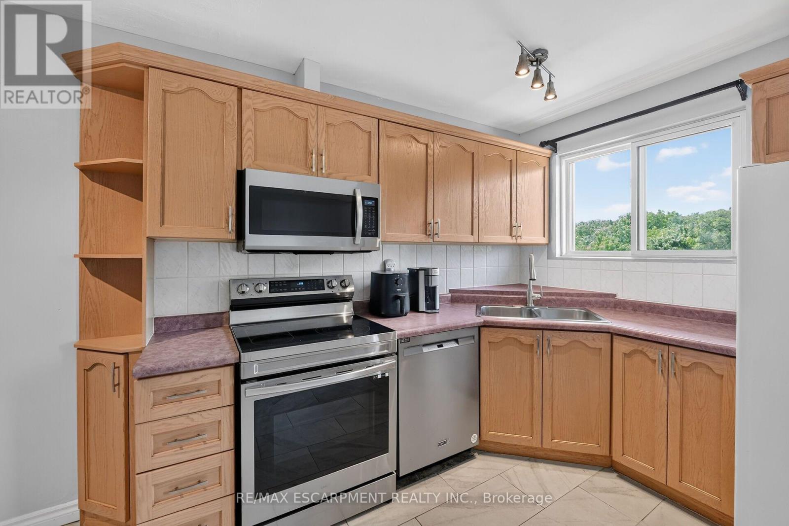 #52 2373 KING STREET E - 8