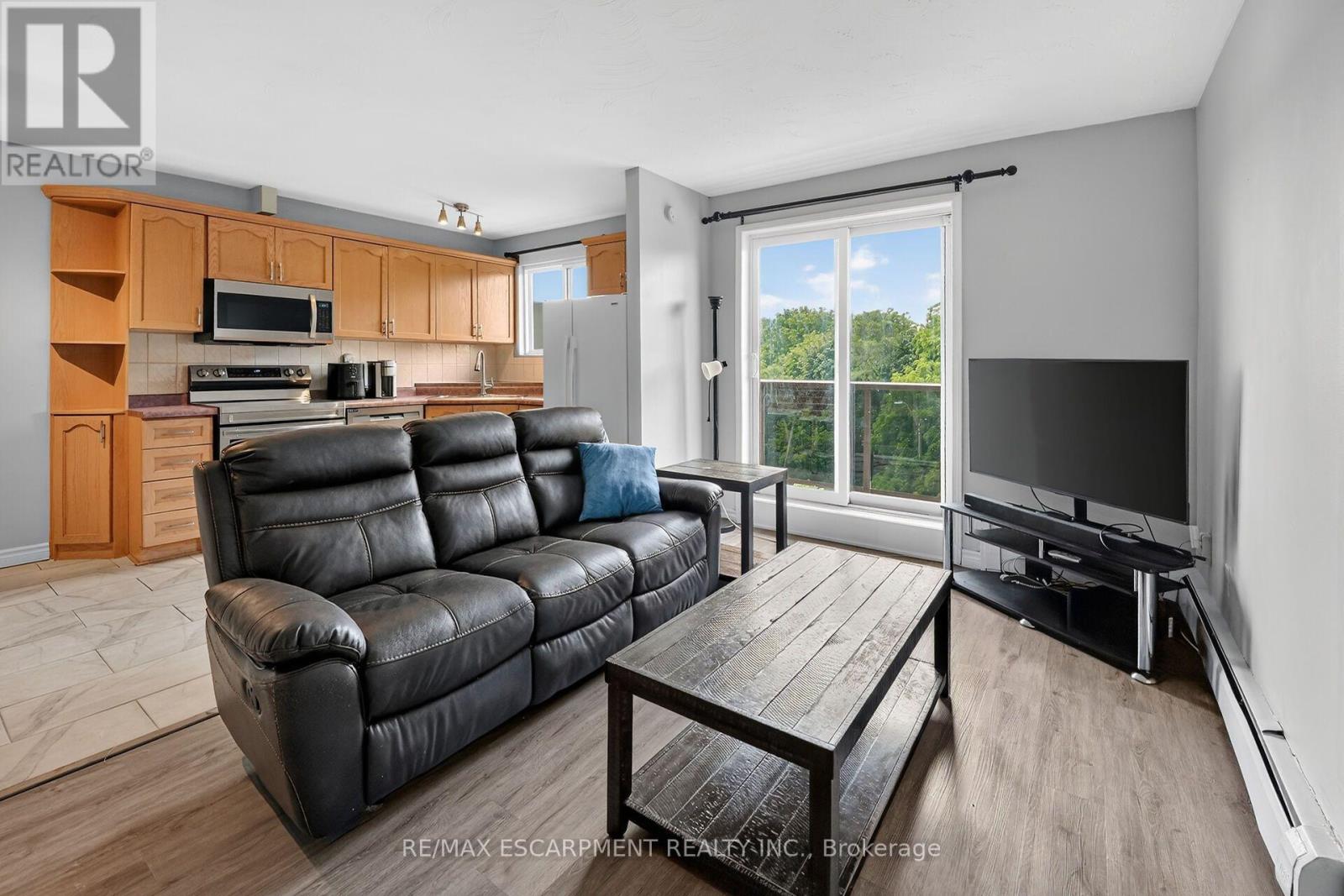 #52 2373 KING STREET E - 9