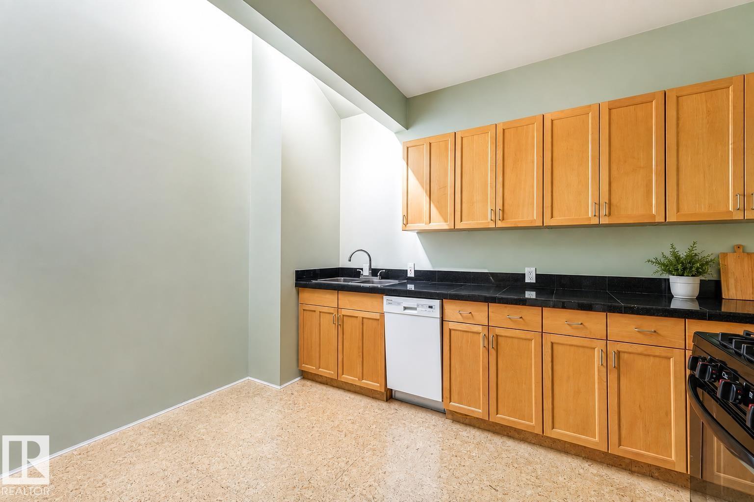 #307 9955 114 ST NW - 4