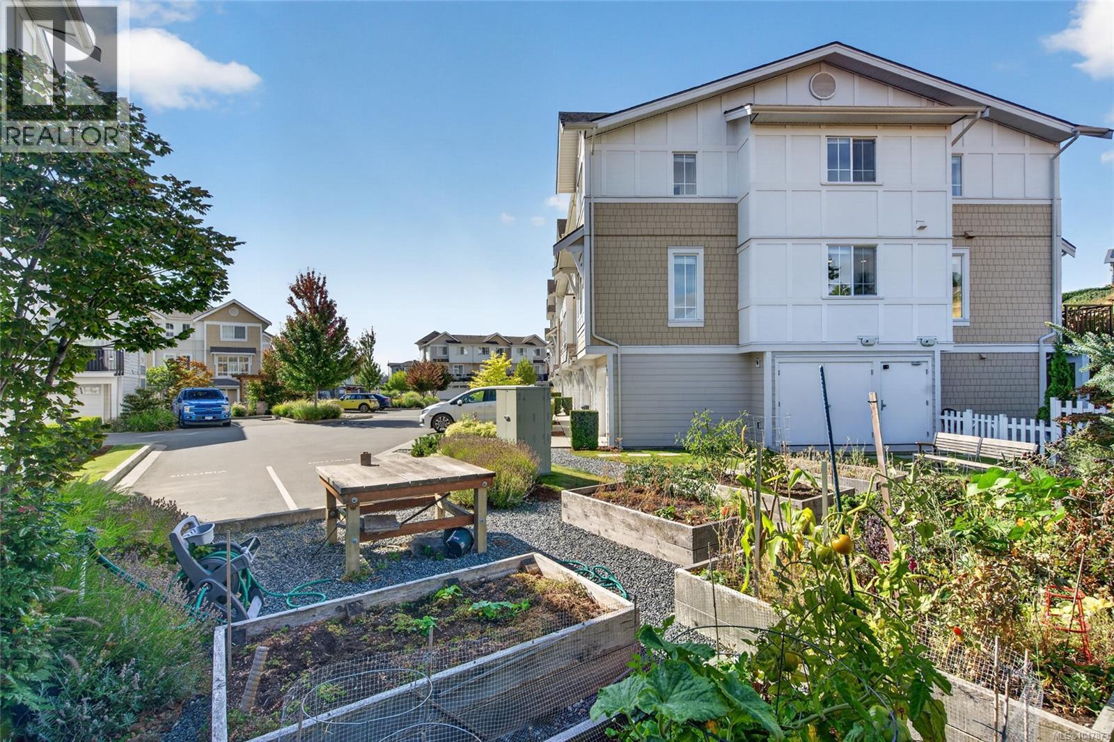 15 370 Latoria Boulevard, Colwood