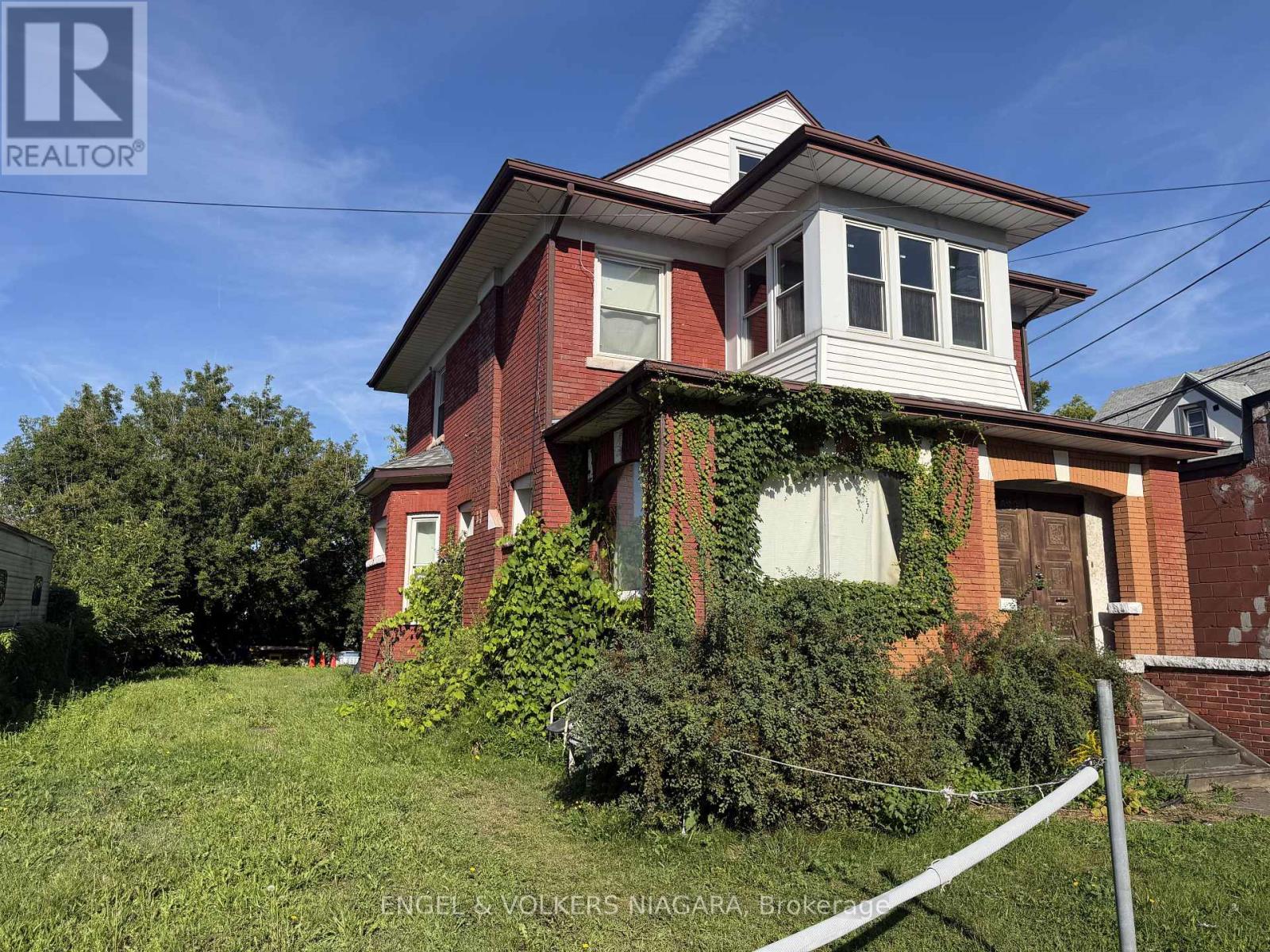 4689 Crysler Avenue, Niagara Falls (Downtown), Ontario, L2E3V7, Niagara Falls (Downtown), Ontario — photo 4 of 5