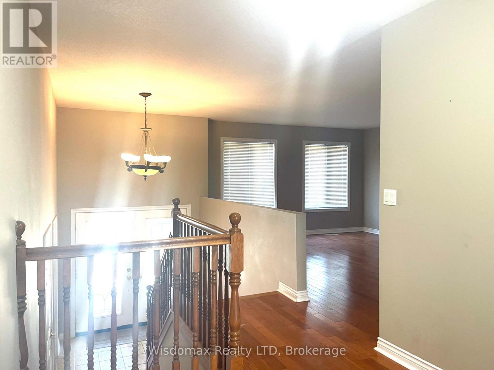 19 CHAPEL HILL Crescent, Welland (N. Welland), Ontario, L3C6P9, Welland (N. Welland), Ontario — photo 3 of 5