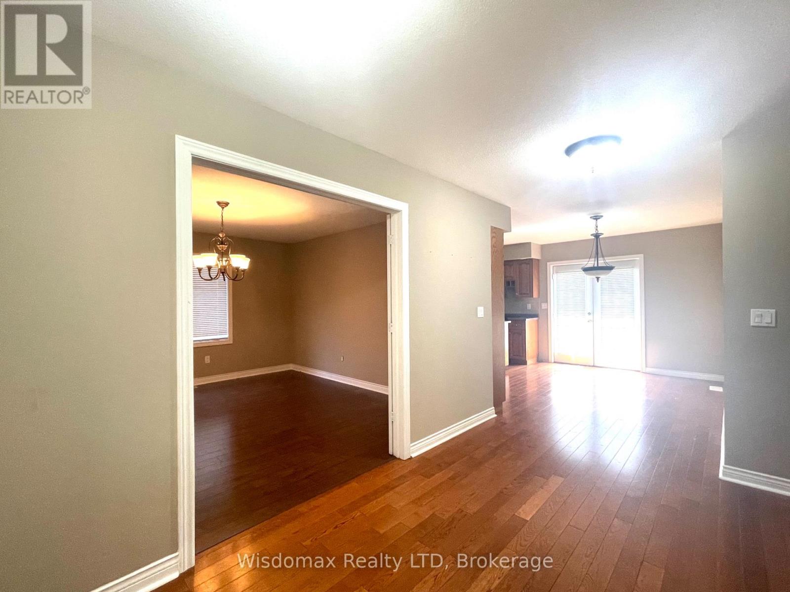 19 CHAPEL HILL Crescent, Welland (N. Welland), Ontario, L3C6P9, Welland (N. Welland), Ontario — photo 4 of 5