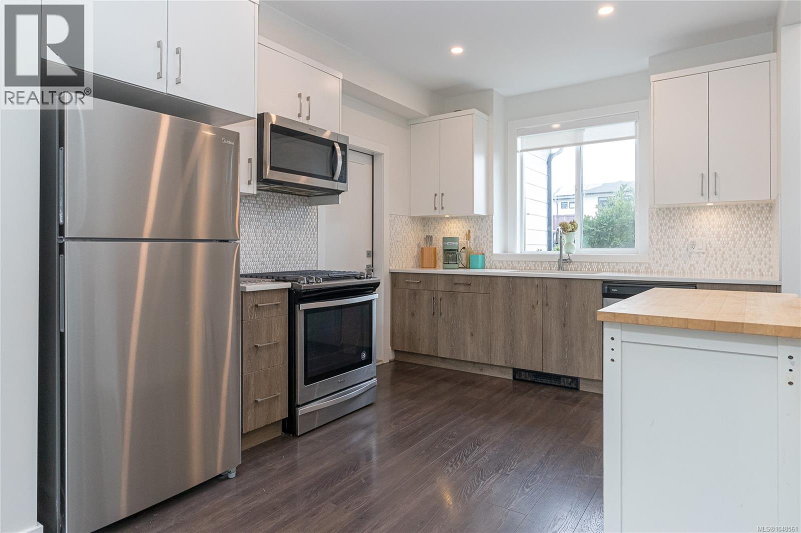  2874 Meridian Avenue, Langford