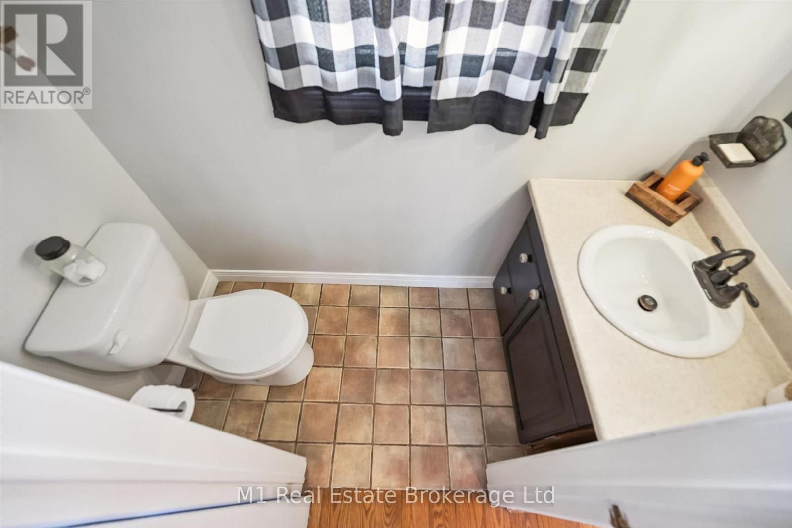 691 ST ANDREW STREET W - Image 20