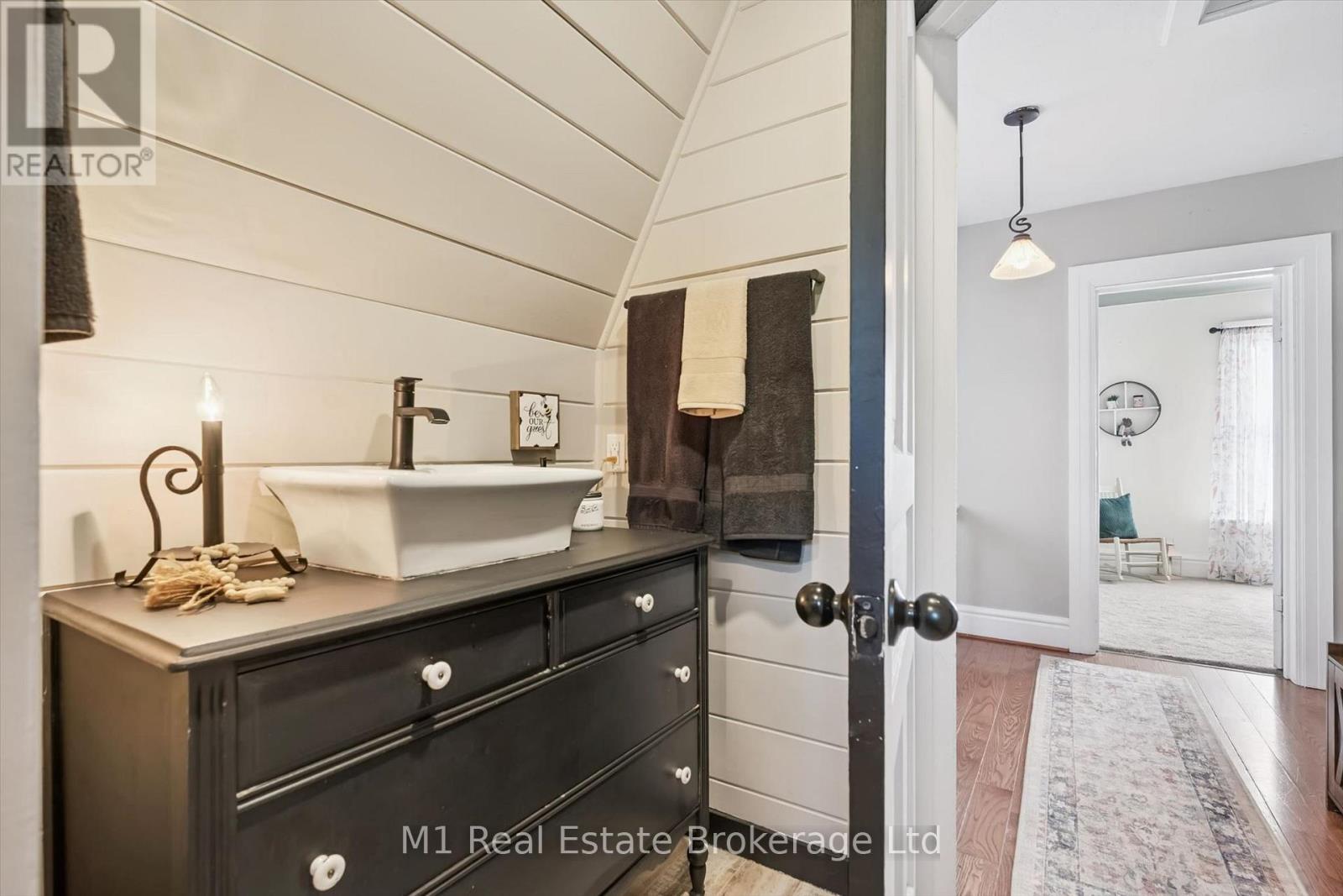 691 ST ANDREW STREET W - Image 26