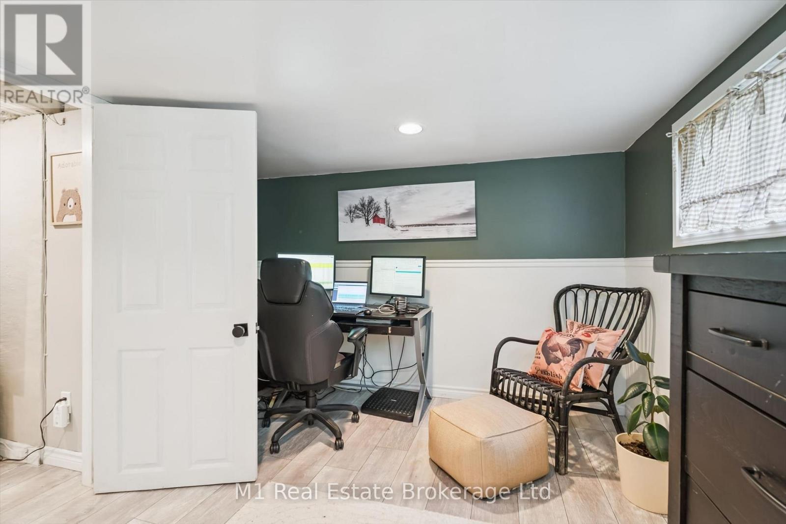 691 ST ANDREW STREET W - Image 32