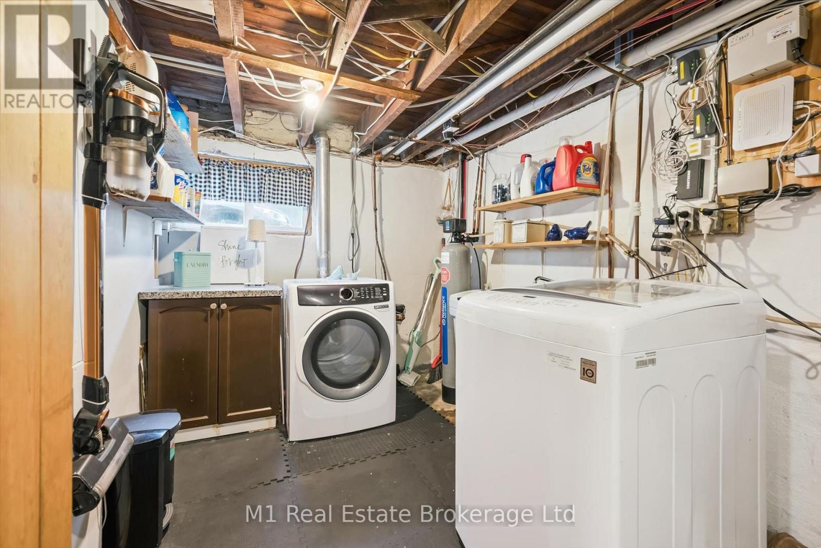 691 ST ANDREW STREET W - Image 34