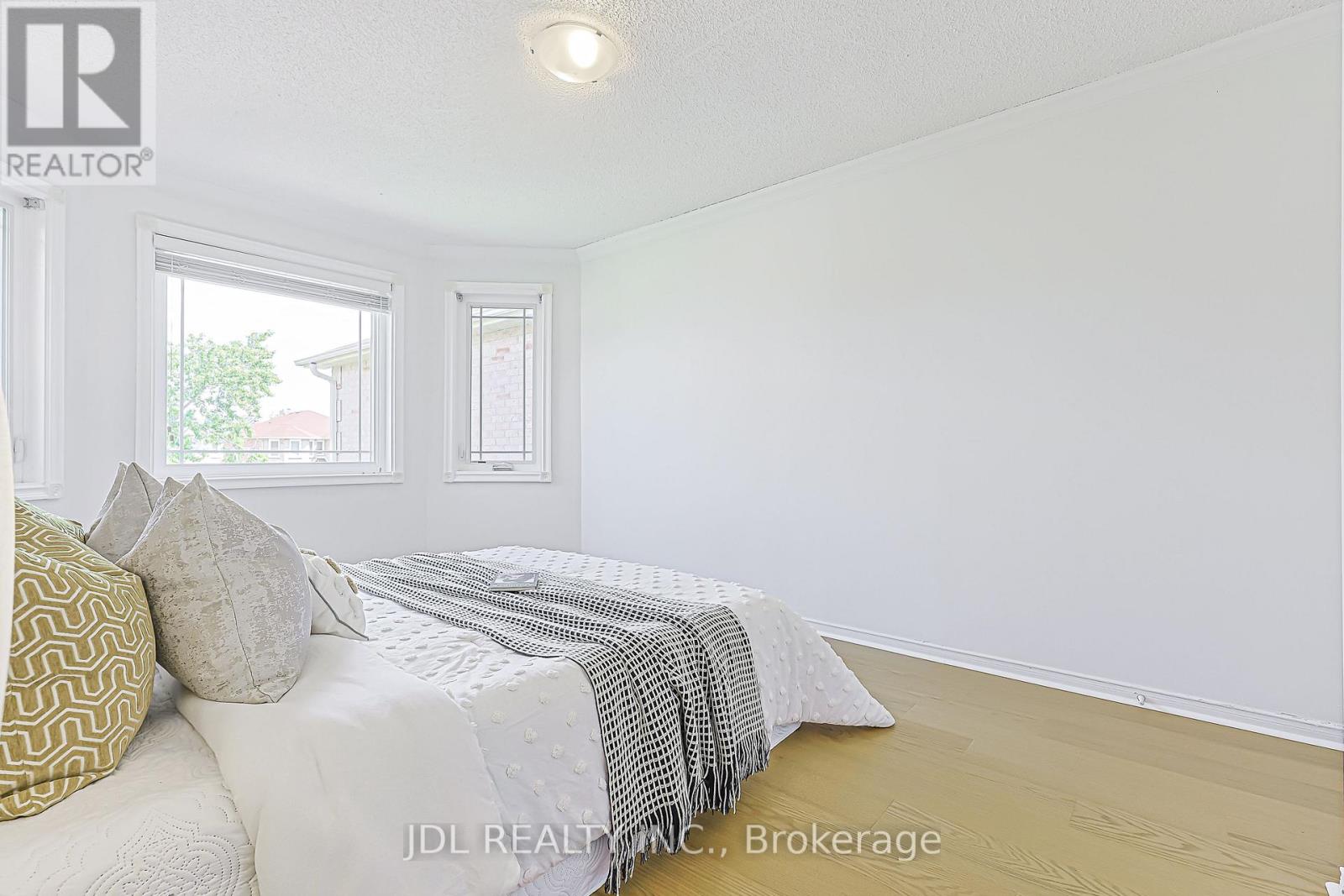 676 CEREMONIAL DRIVE - Image 30