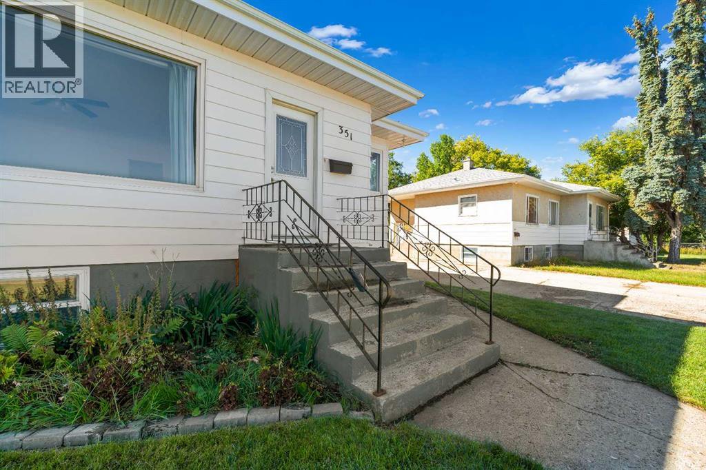 351 9 Street Southwest, Medicine Hat, Alberta, T1A4P1, Medicine Hat, Alberta — photo 4 of 5