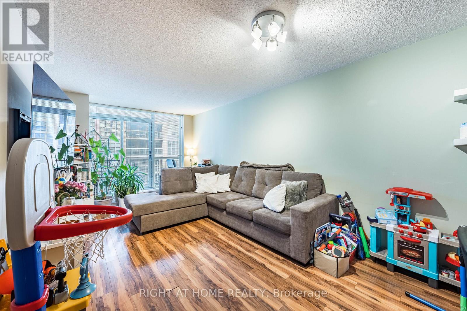#602 18 STAFFORD STREET - 21