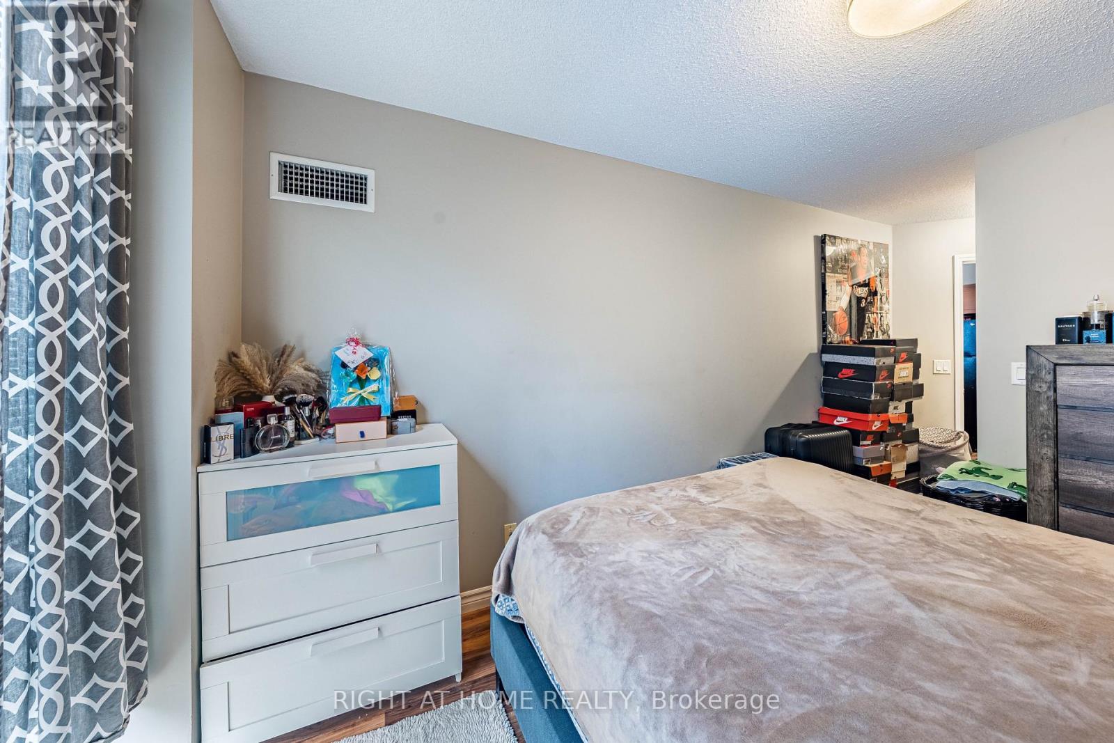 #602 18 STAFFORD STREET - 31