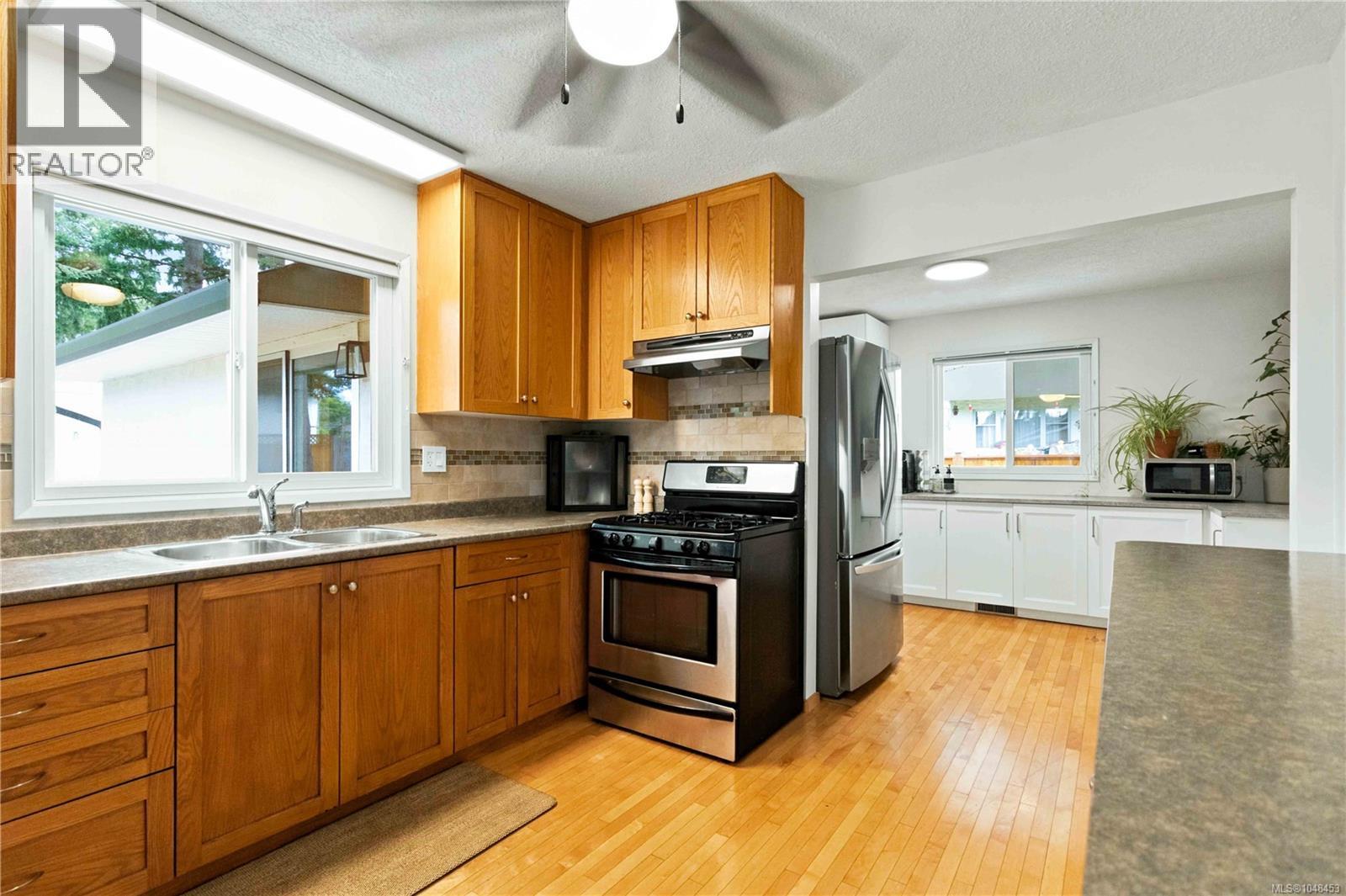  2836 Rita Road, Langford
