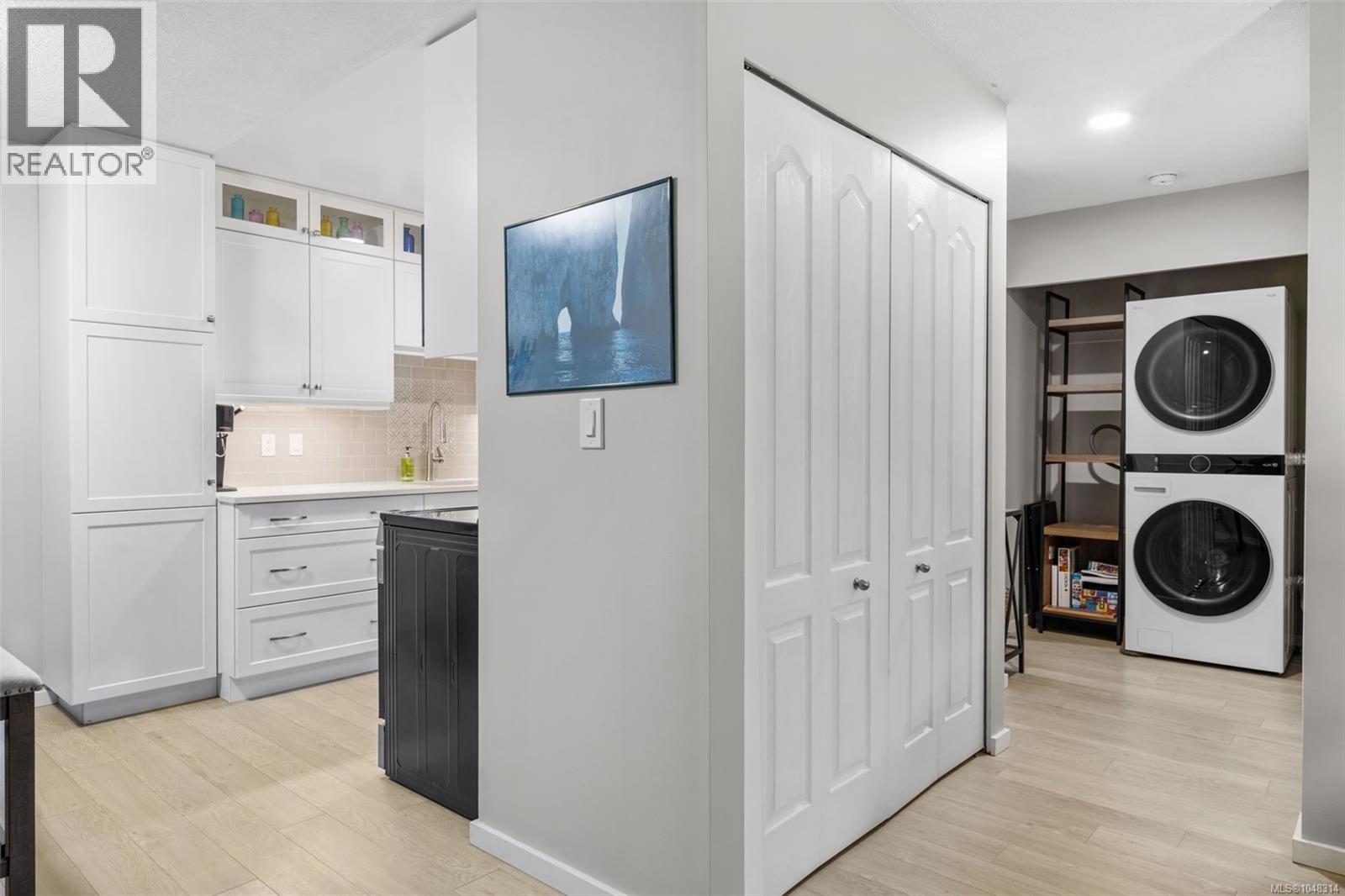 #212 2520 Wark St - 14