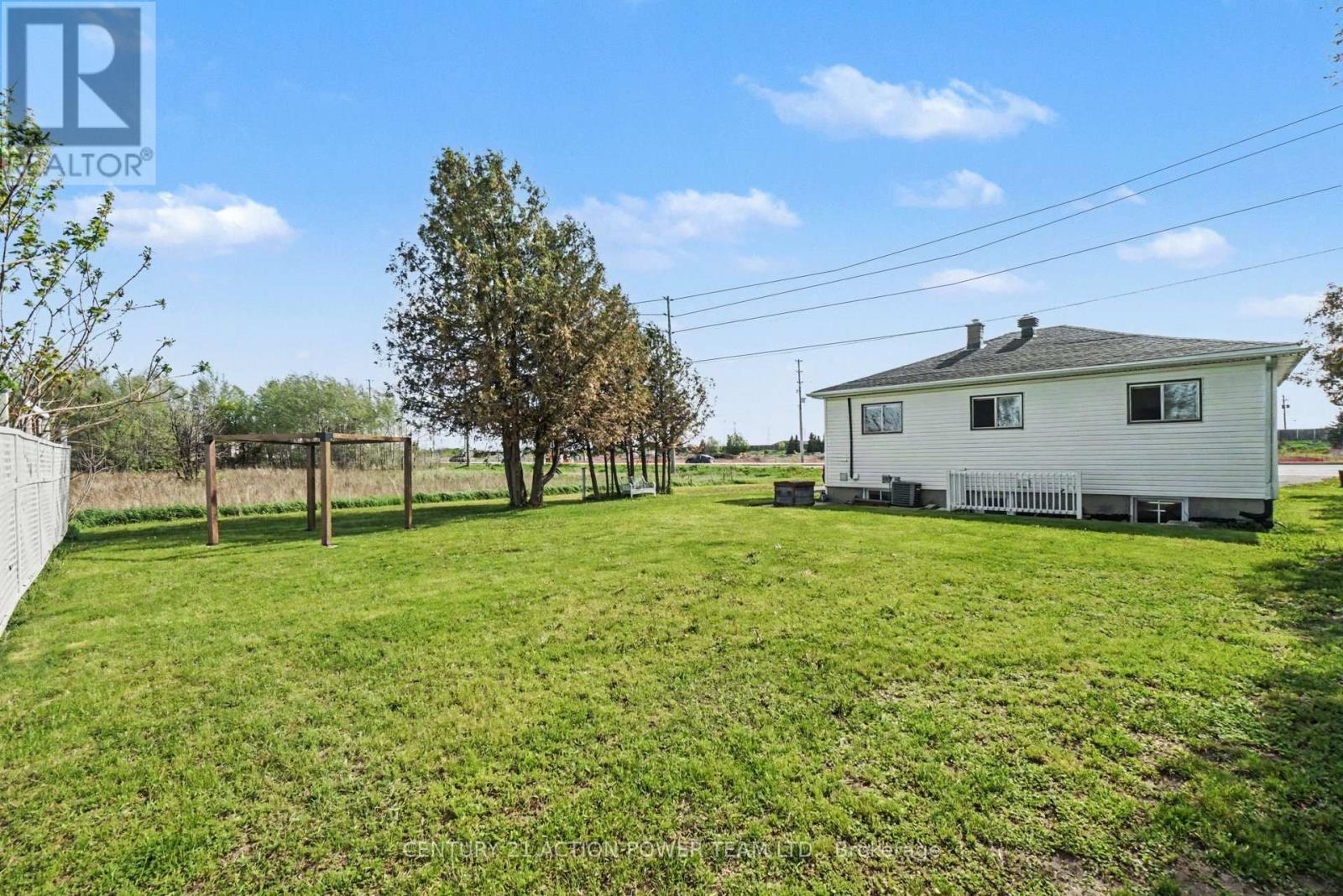 3 Bed, 2 Bath House for Sale in Ottawa – 2147 MER BLEUE ROAD, Ottawa – MLS# X13739364 - Image 29