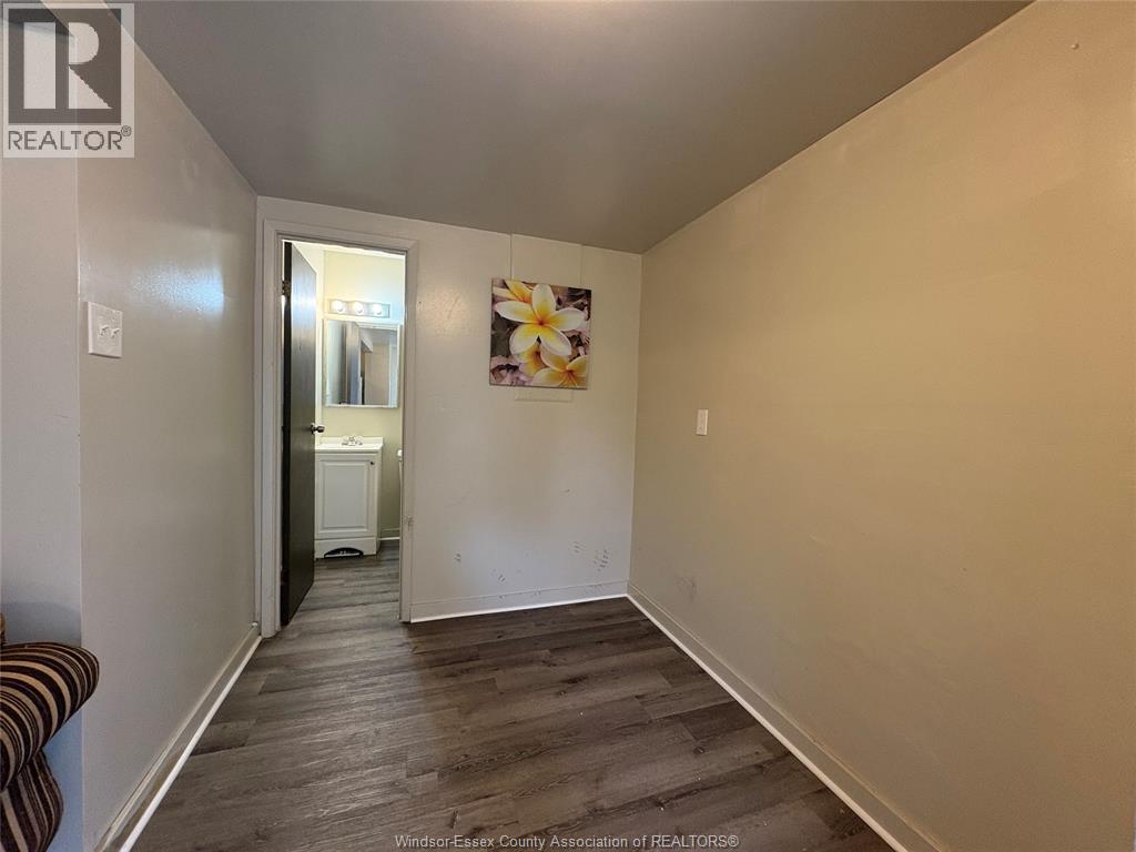 327 CURRY, Windsor, Ontario, N9B2B6, Windsor, Ontario — photo 4 of 5