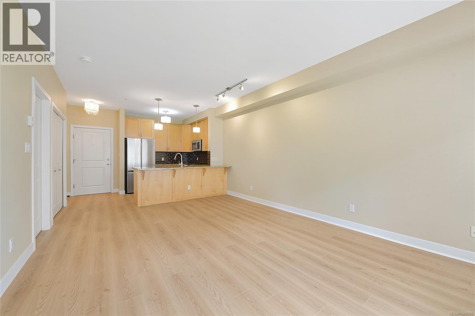 #205 611 Goldstream Ave - 13