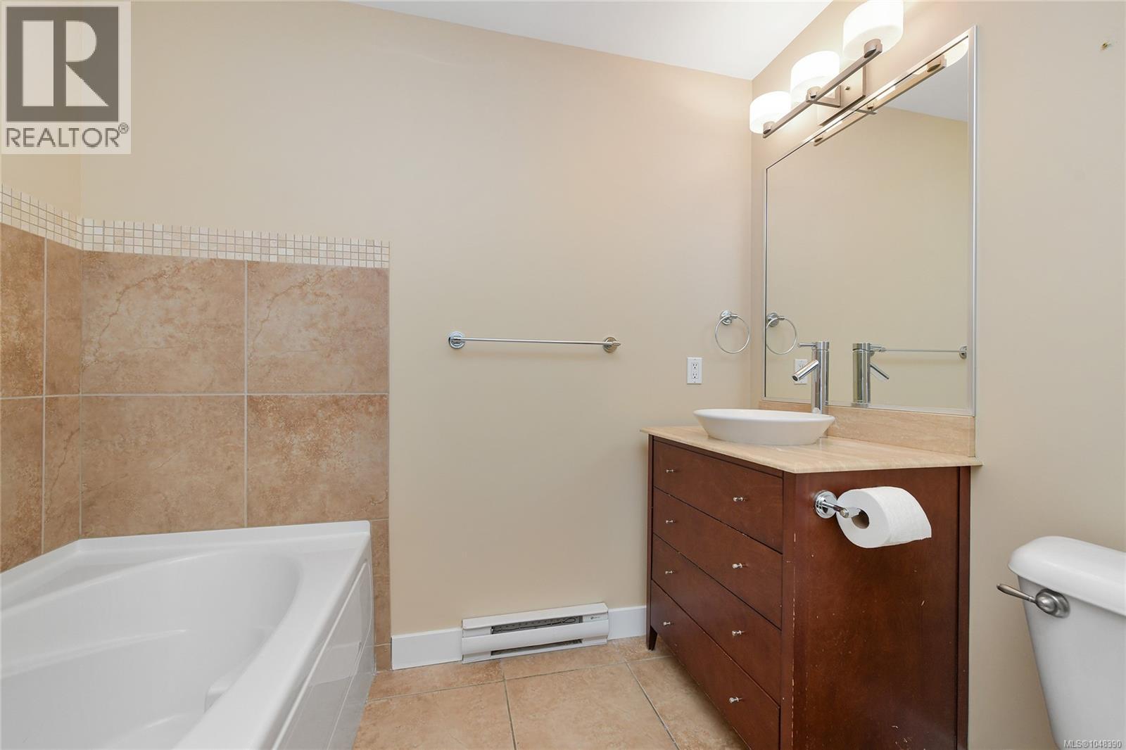 #205 611 Goldstream Ave - 17
