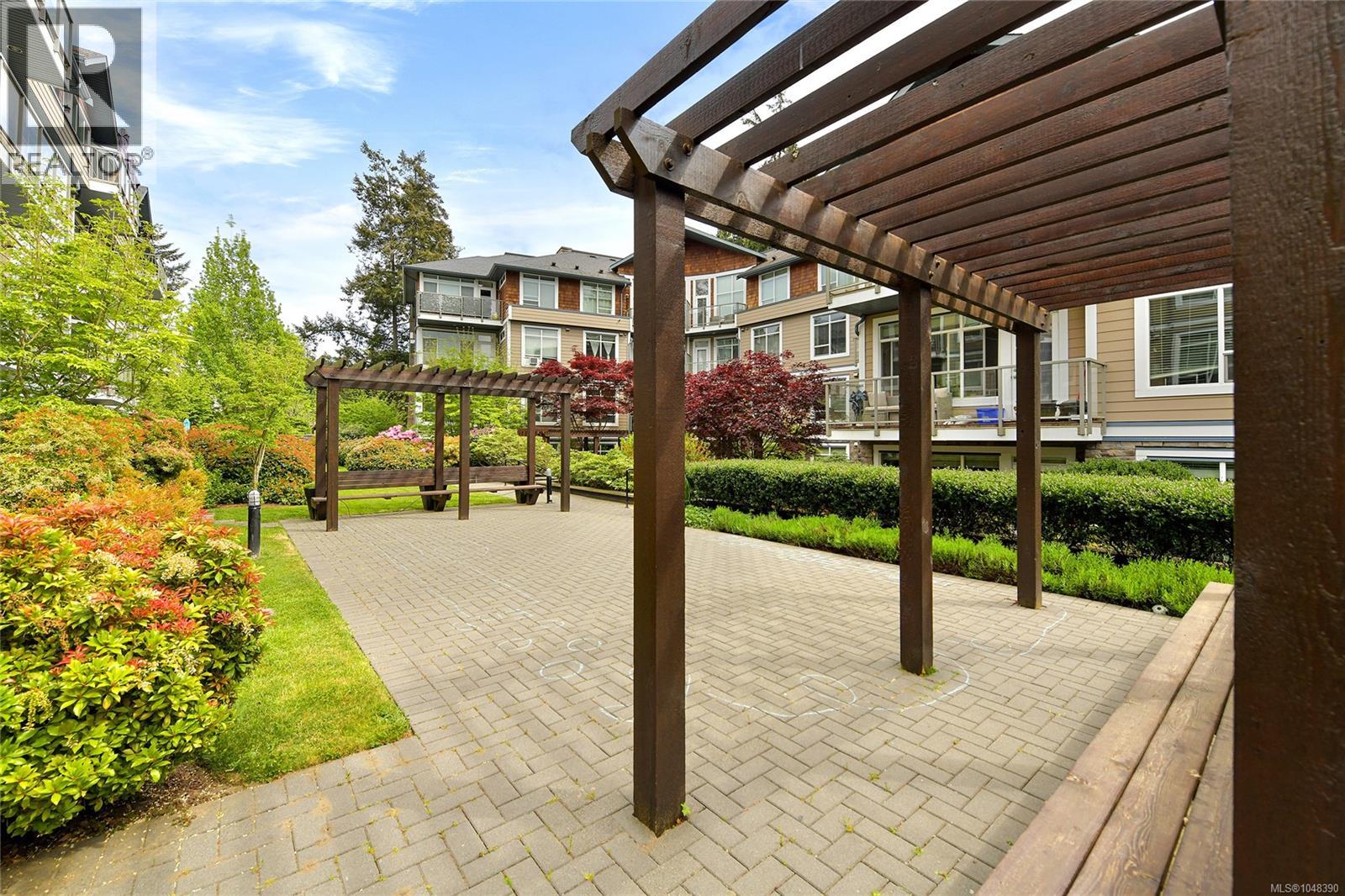 #205 611 Goldstream Ave - 29