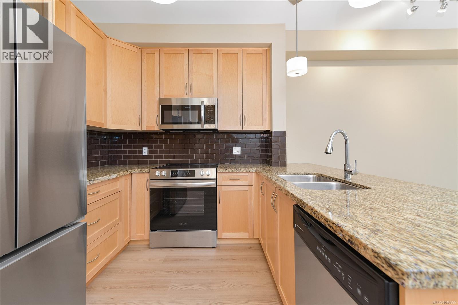 #205 611 Goldstream Ave - 8