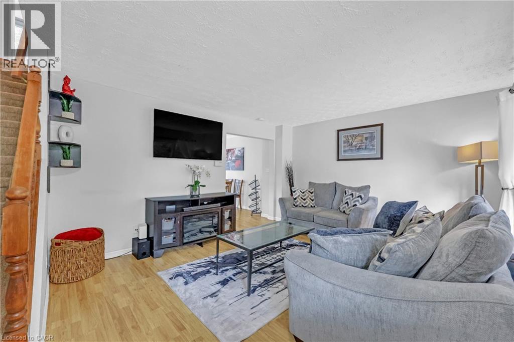 220 SCOTT Road, Cambridge, Ontario, N3C3Z8, Cambridge, Ontario — photo 4 of 5