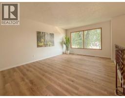 Den - 305 51 Avenue, Coalhurst, AB T0L0V0 Photo 8