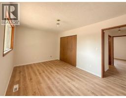 305 51 Avenue, Coalhurst, AB T0L0V0 Photo 17