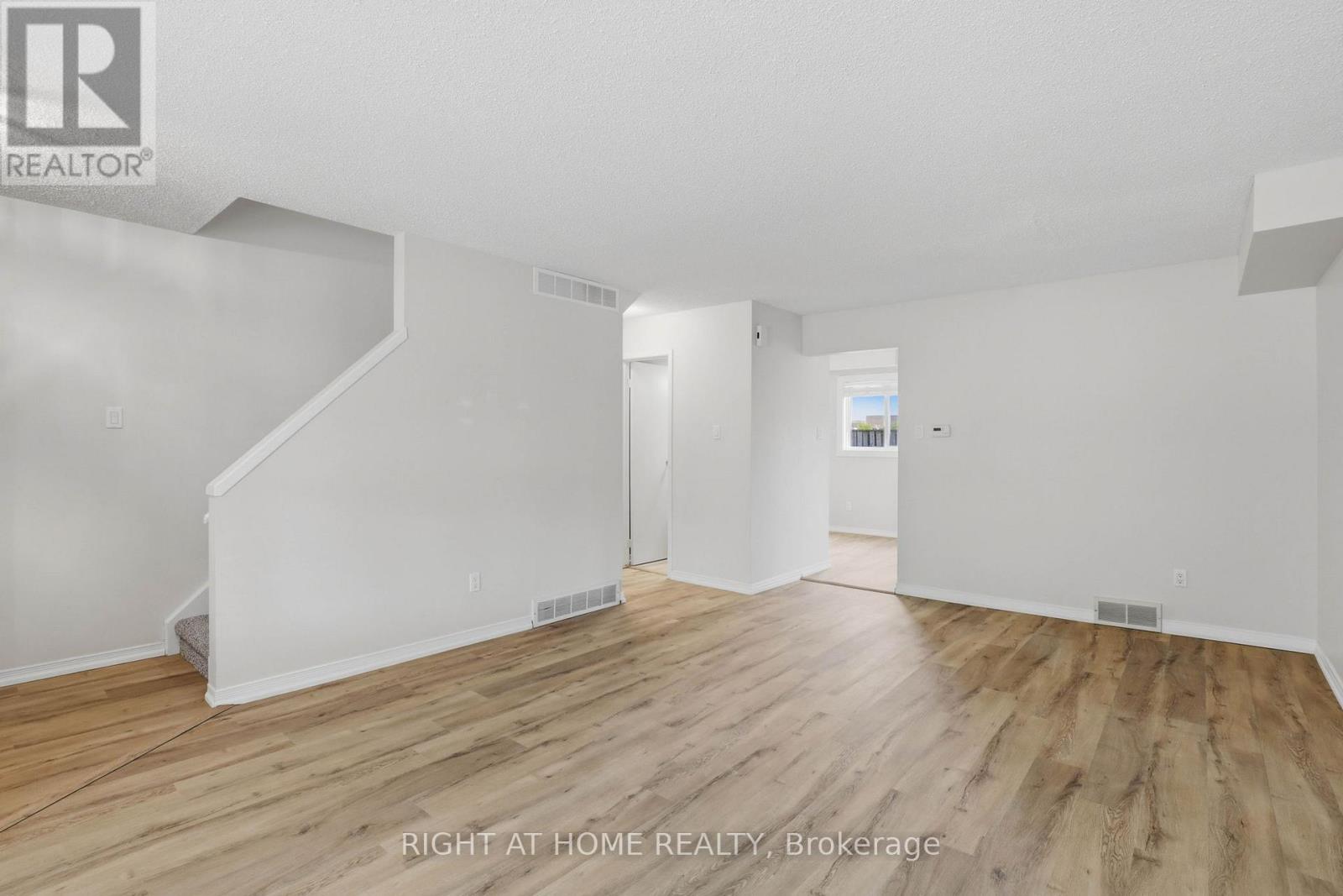 62 - 320 WESTMINSTER AVENUE, London South (South H) — photo 8