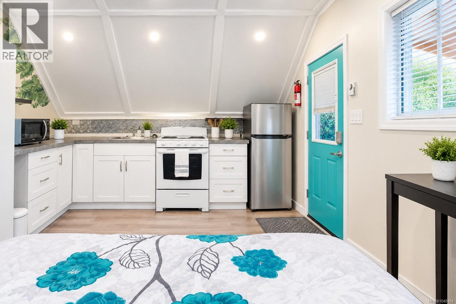  904 Rankin Road, Esquimalt