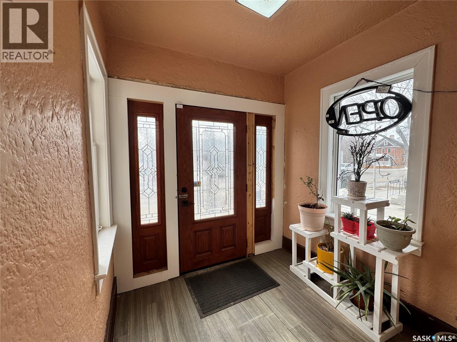 2416 14th AVENUE, Regina, Saskatchewan, S4P0Y3, Regina, Saskatchewan — photo 2 of 5