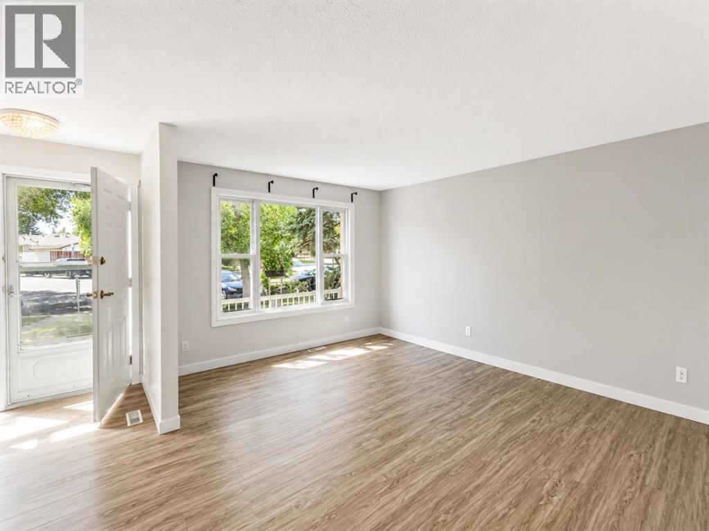252 Templeview Way NE - 3