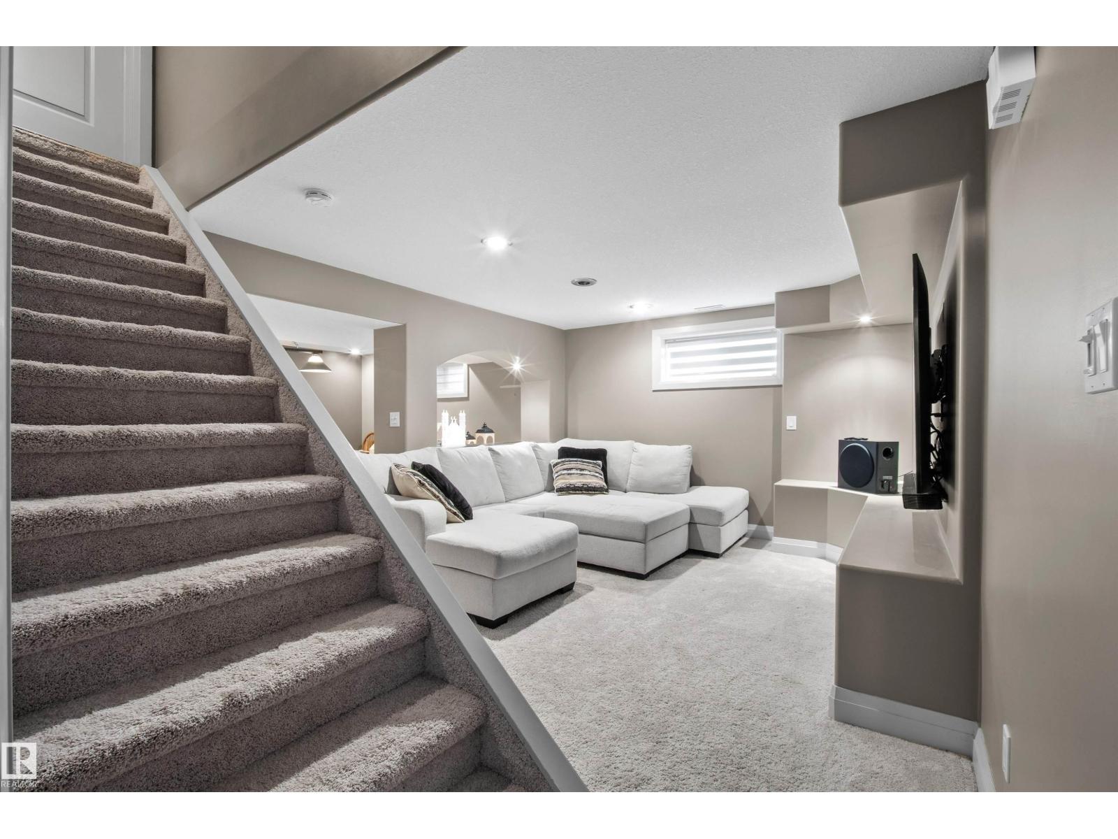 10656 181 AV NW - 45