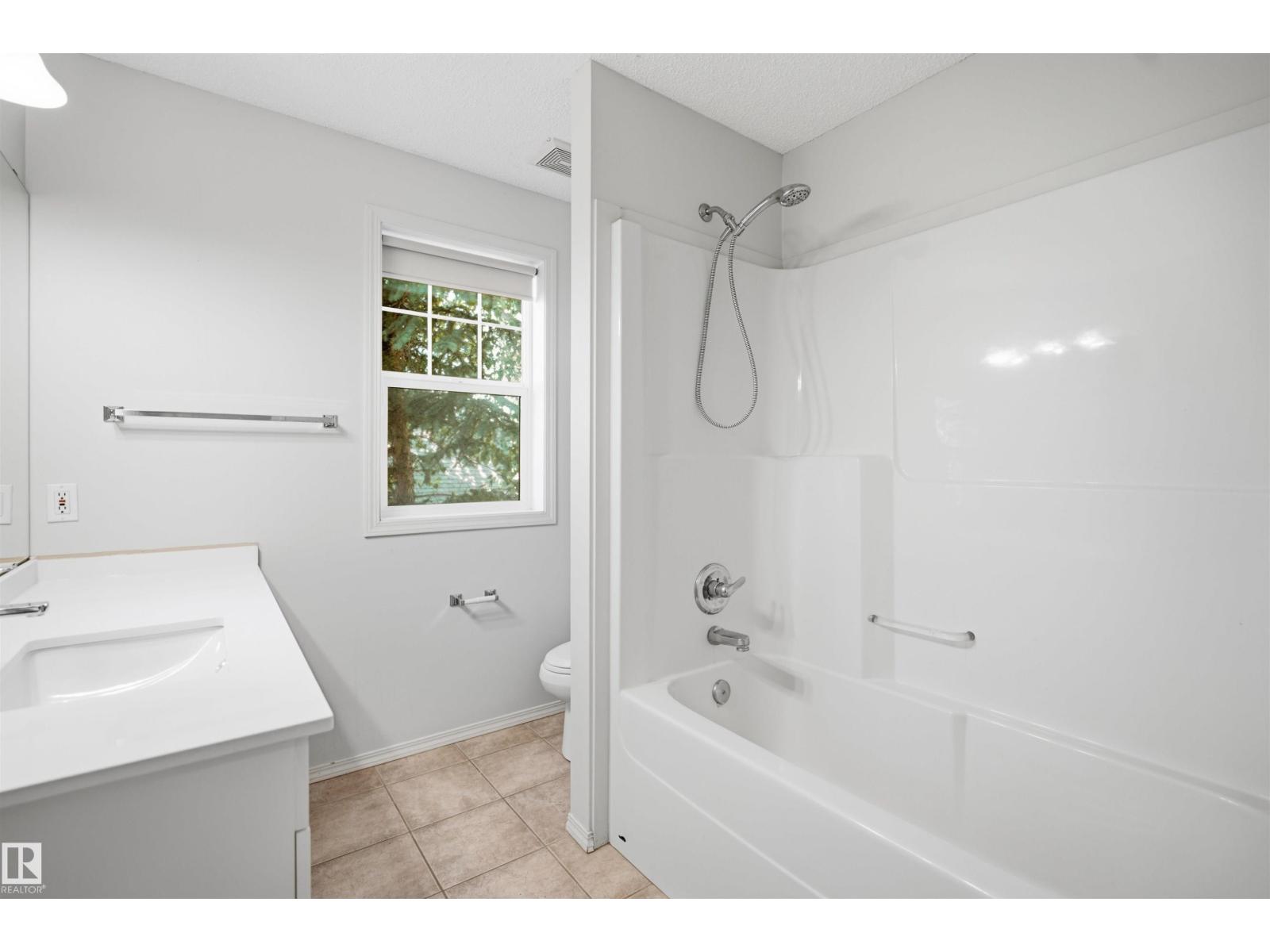 #84 8304 11 AV SW - 23