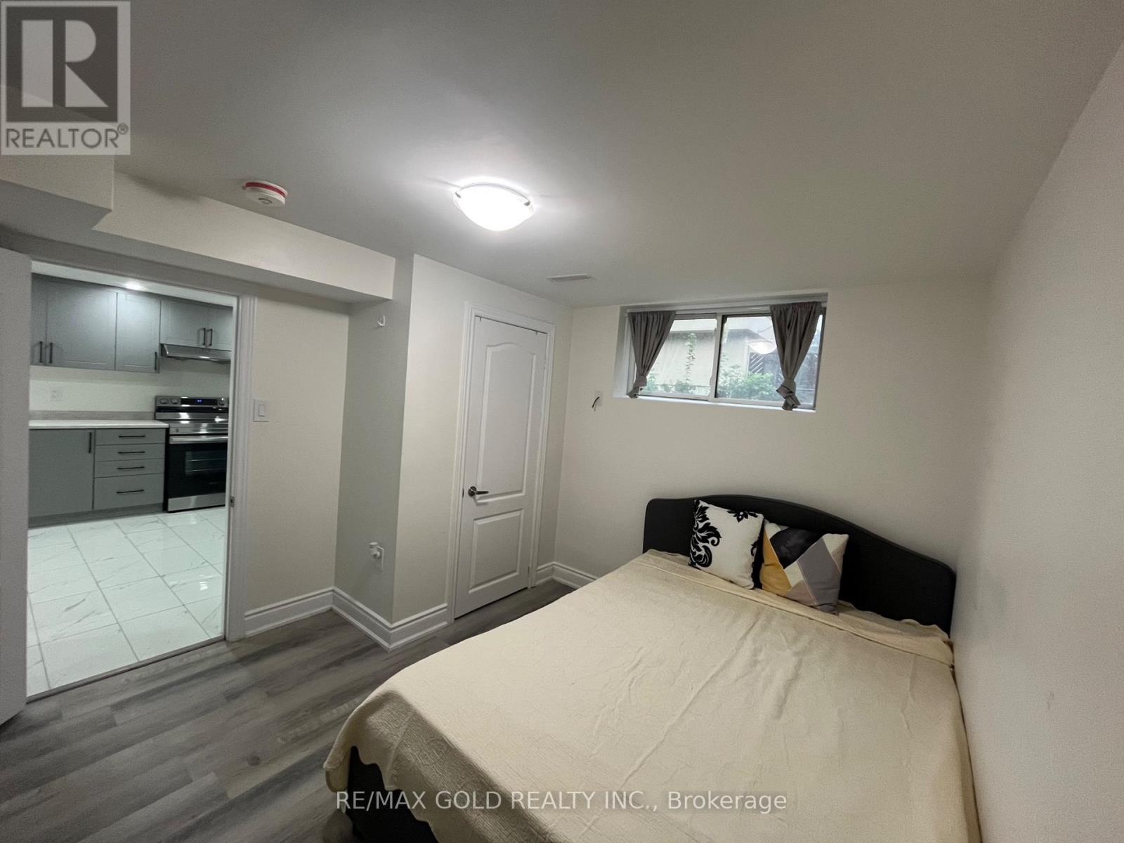 30 Moynes Avenue, Toronto (Stonegate-Queensway), Ontario, M8Y3B8, Toronto (Stonegate-Queensway), Ontario — photo 5 of 5