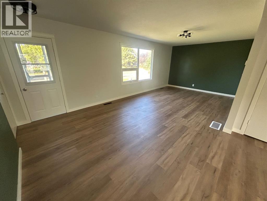 Listing photo – 5201 54 Avenue, Camrose