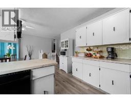 3pc Bathroom - 5221 42 Street, Camrose, AB T4V1A7 Photo 8