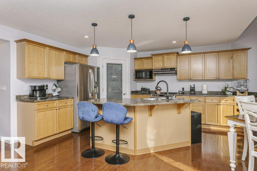 8207 96 ST - 6