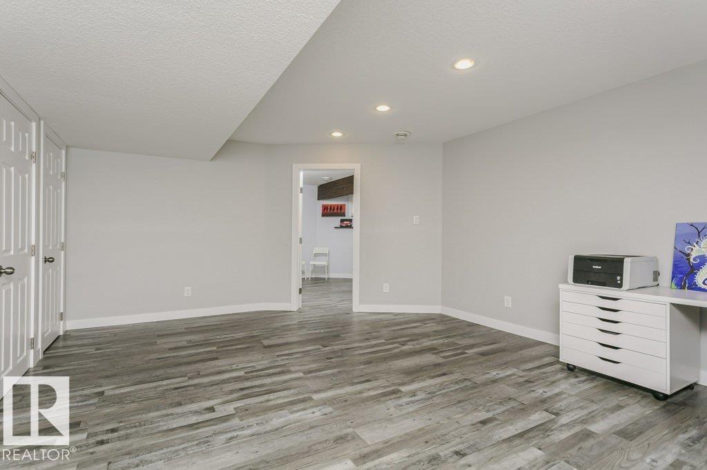 8207 96 ST - 29