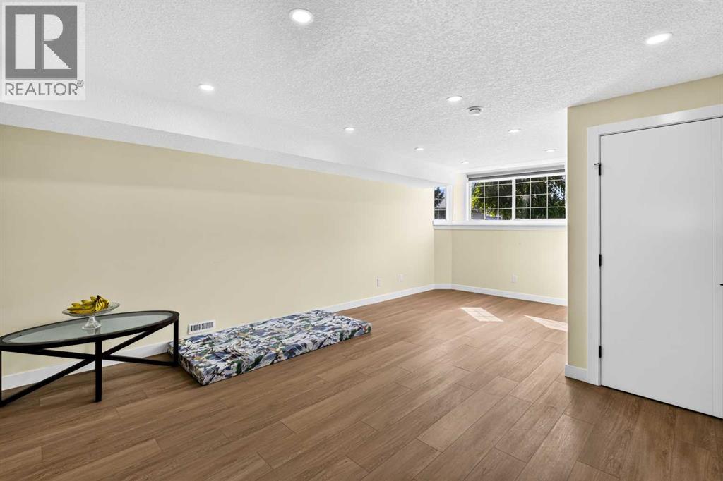8079 Laguna Way NE - 26
