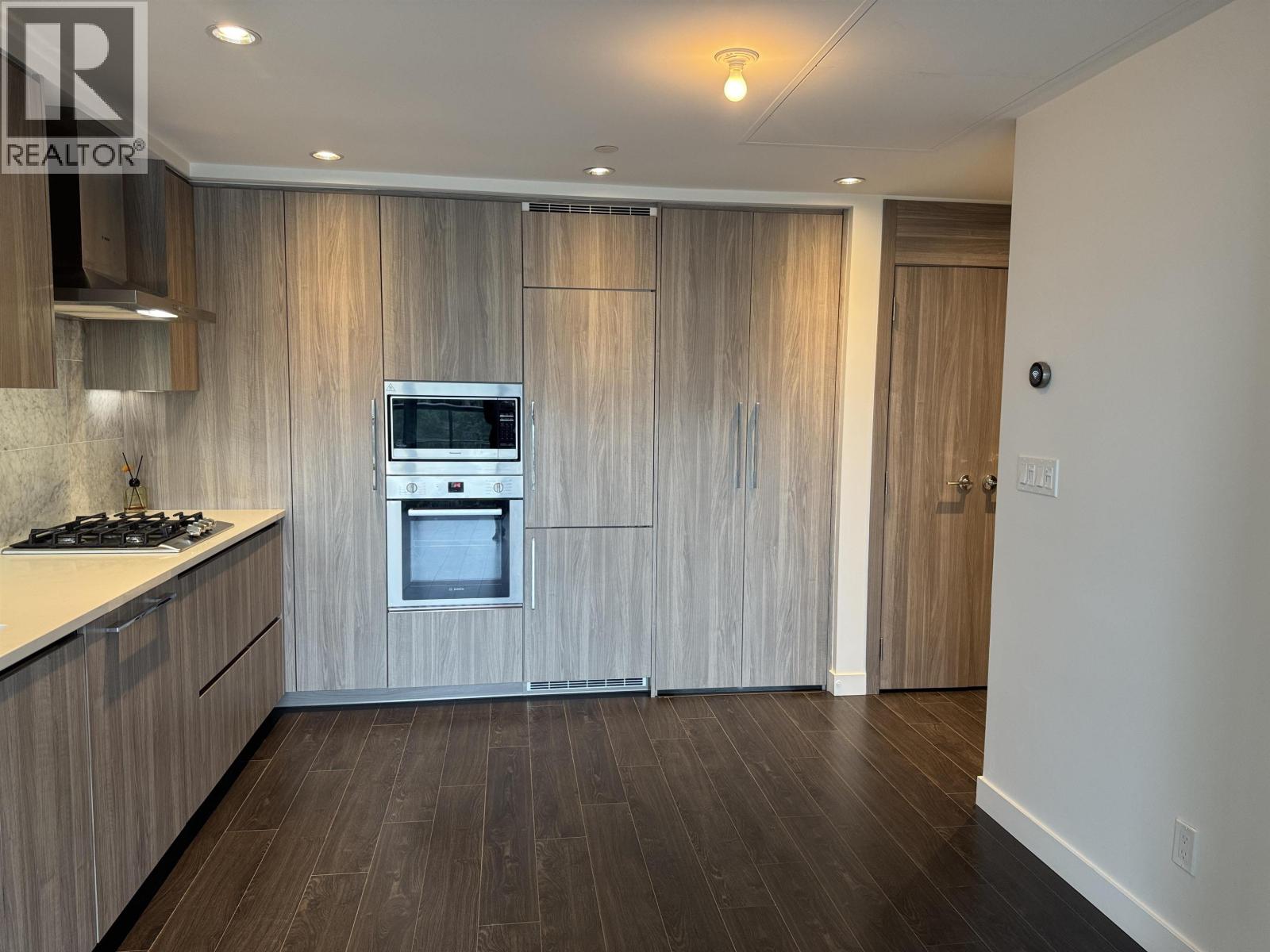 #407 4720 LOUGHEED Highway, Burnaby, British Columbia, V5C0M8, Burnaby, British Columbia — photo 3 of 5