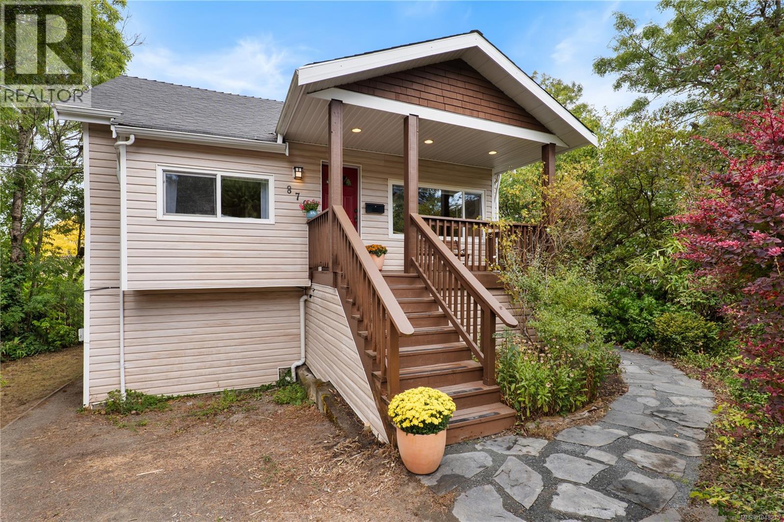  870 Brett Avenue, Saanich